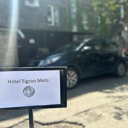 Hotel Tigran Mets Yerevan Exterior photo