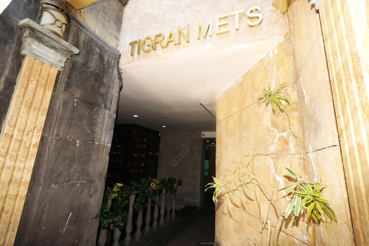 Hotel Tigran Mets Yerevan Exterior photo