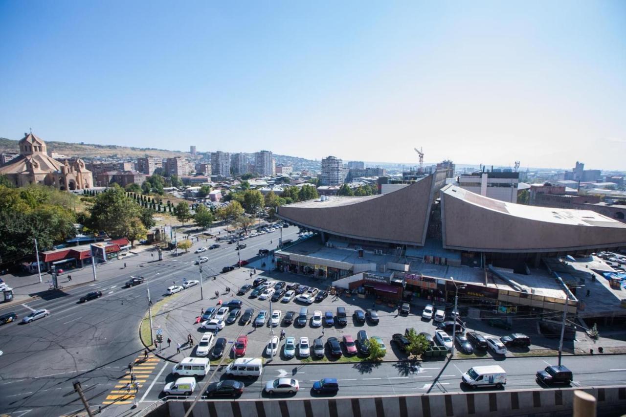 Hotel Tigran Mets Yerevan Exterior photo