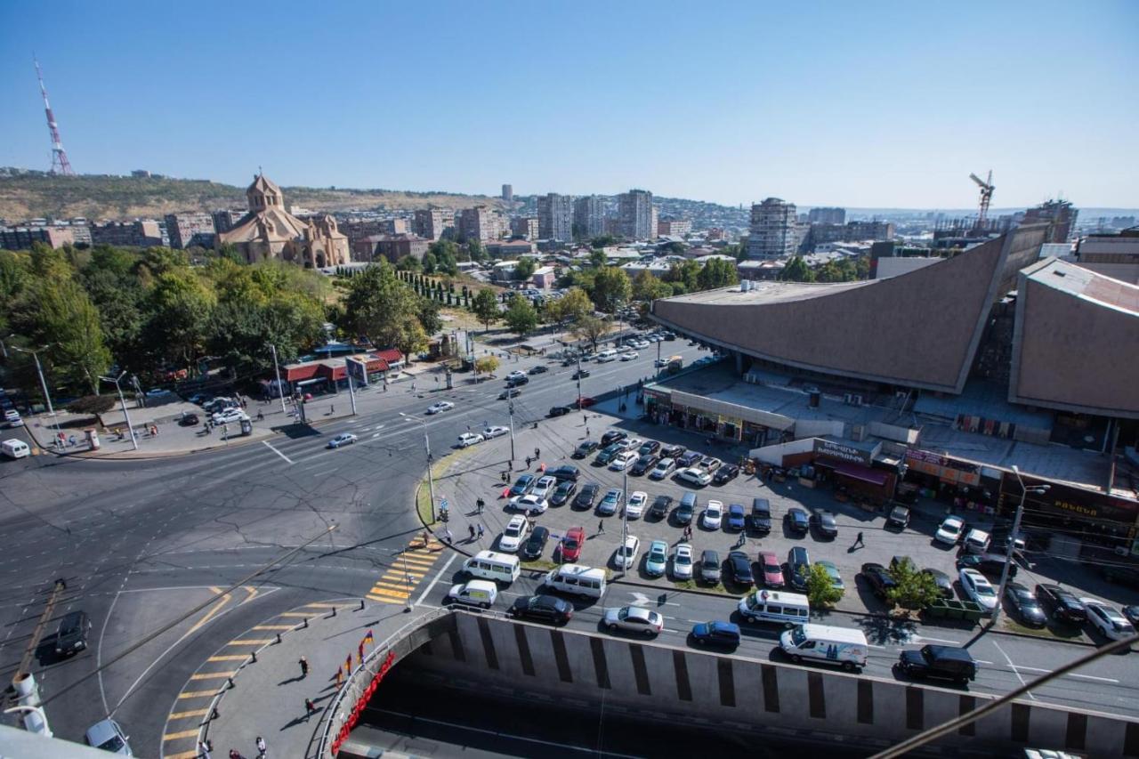 Hotel Tigran Mets Yerevan Exterior photo